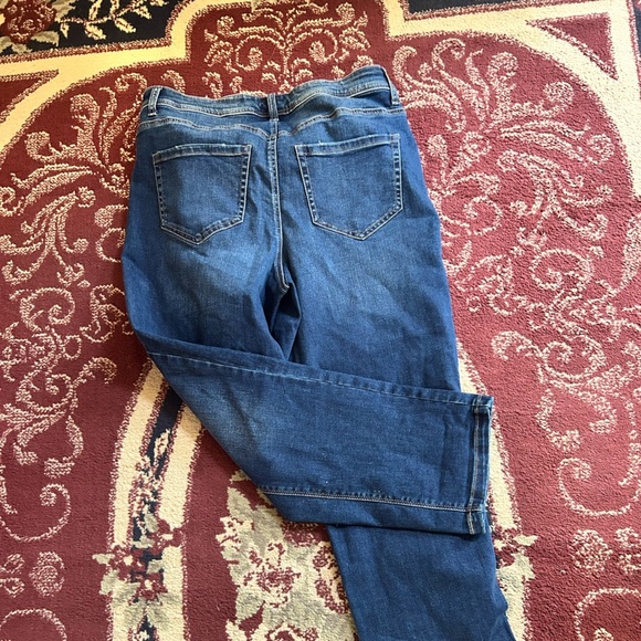 Slightly curvy DC jeans- size 16  - 36” waist- 26” long inseam new/ like new - Picture 7 of 7